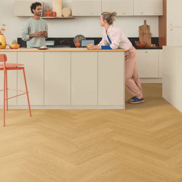Panele winylowe SPC LVT z podkładem Jodełka Dąb Miodowy HB Klasa 33 6 mm, AVHBU40360, Quick-Step Unilin