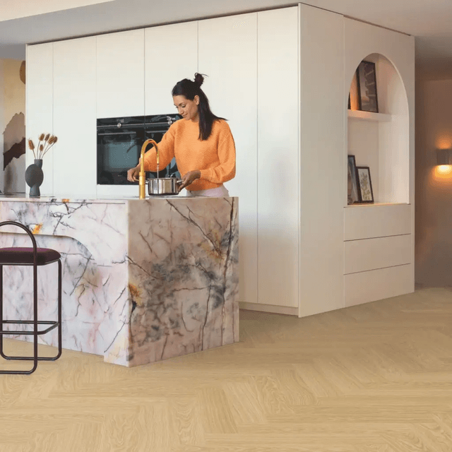 Panele winylowe SPC LVT z podkładem Jodełka Dąb Rumiany HB Klasa 33 6 mm, AVHBU40359, Quick-Step Unilin
